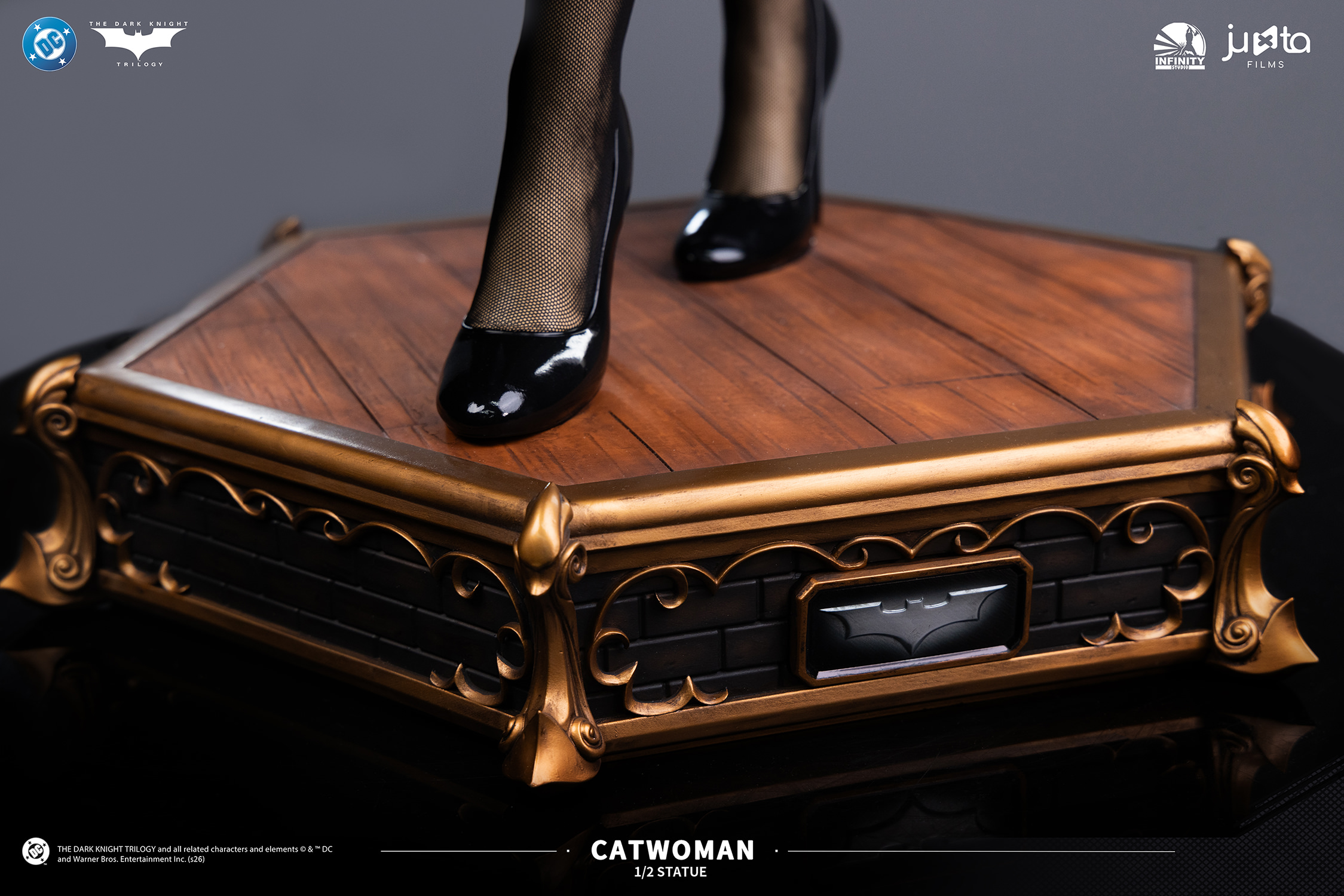 Catwoman 1:2 Scale Statue by Infinity Studio