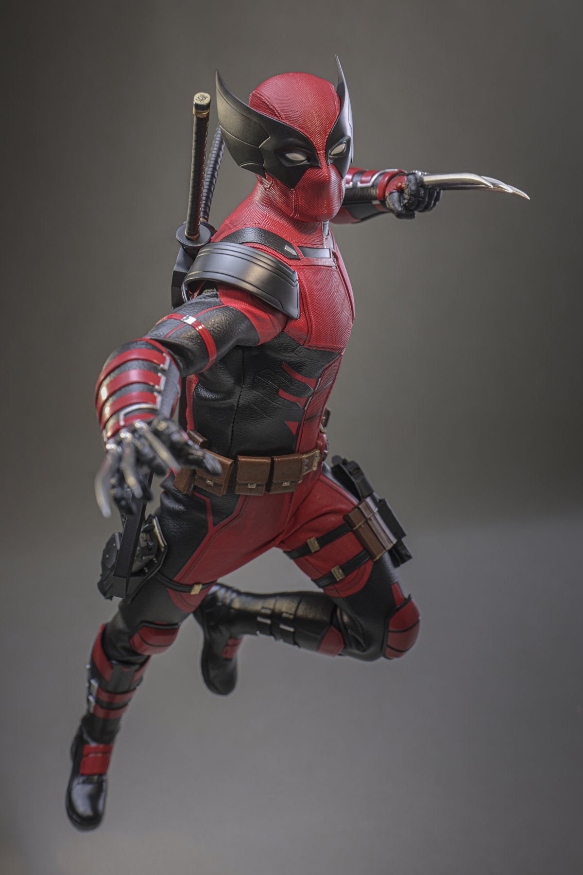 Deadpool and Wolverine Hot Toys Wolverinepool 1/6 Figure Brings Concept Art to Life