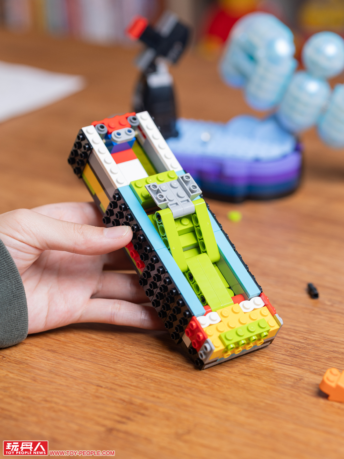 Nike Air Max 95 LEGO Editions 43025 Puts a 1995 Runner on Your Shelf