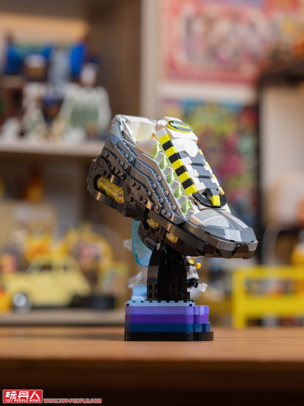 Nike Air Max 95 LEGO Editions 43025 Puts a 1995 Runner on Your Shelf