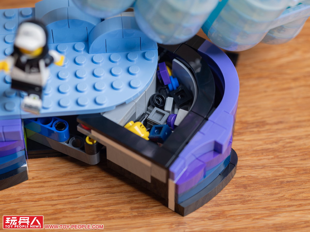 Nike Air Max 95 LEGO Editions 43025 Puts a 1995 Runner on Your Shelf
