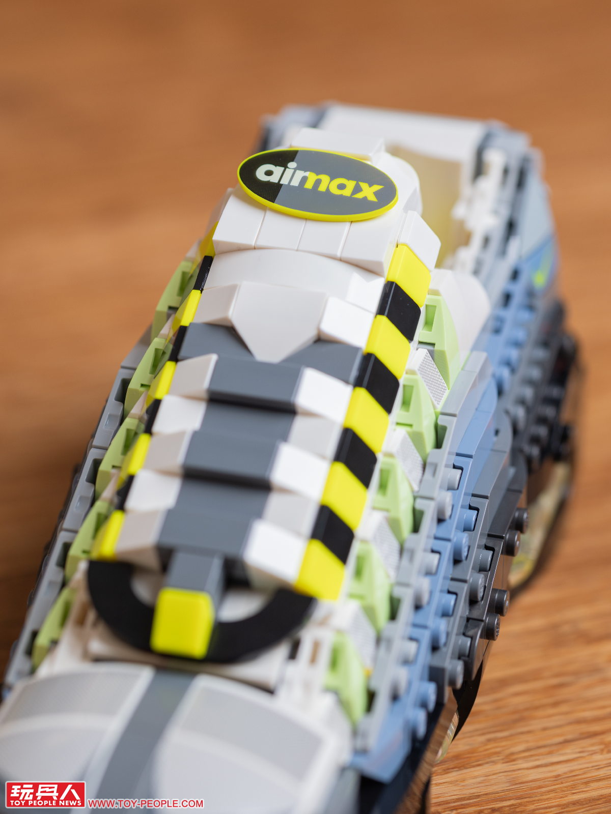 Nike Air Max 95 LEGO Editions 43025 Puts a 1995 Runner on Your Shelf