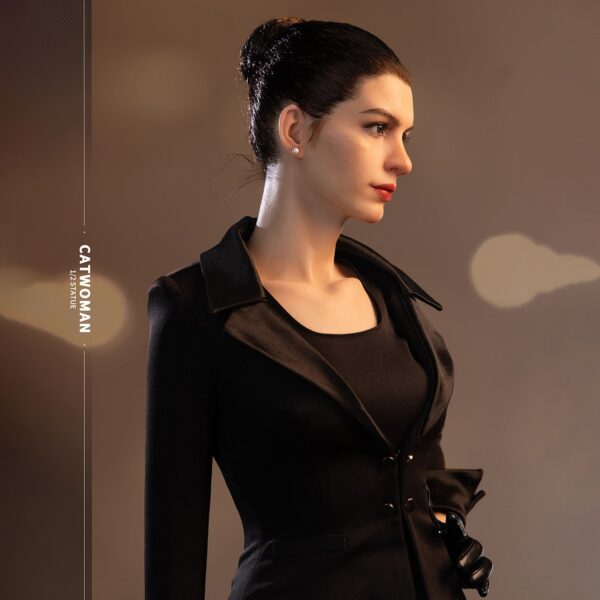Catwoman 1:2 Scale Statue by Infinity Studio — official photo 5