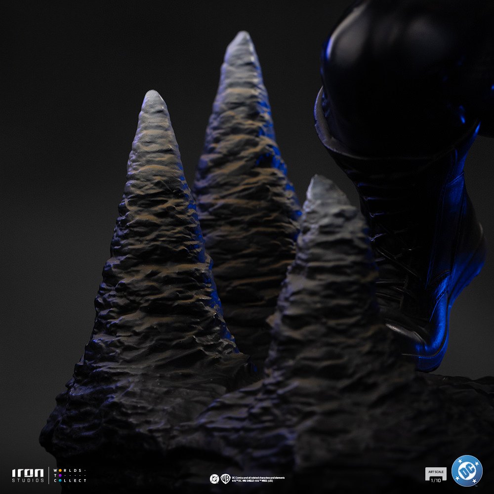 Batman vs Bane exclusive 1:10 Art Scale Statue by Iron Studios — official photo 12
