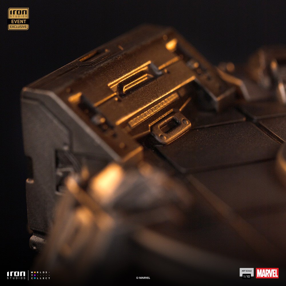 Iron Man (Metallic Comics) 1:10 Art Scale Statue by Iron Studios — official photo 15