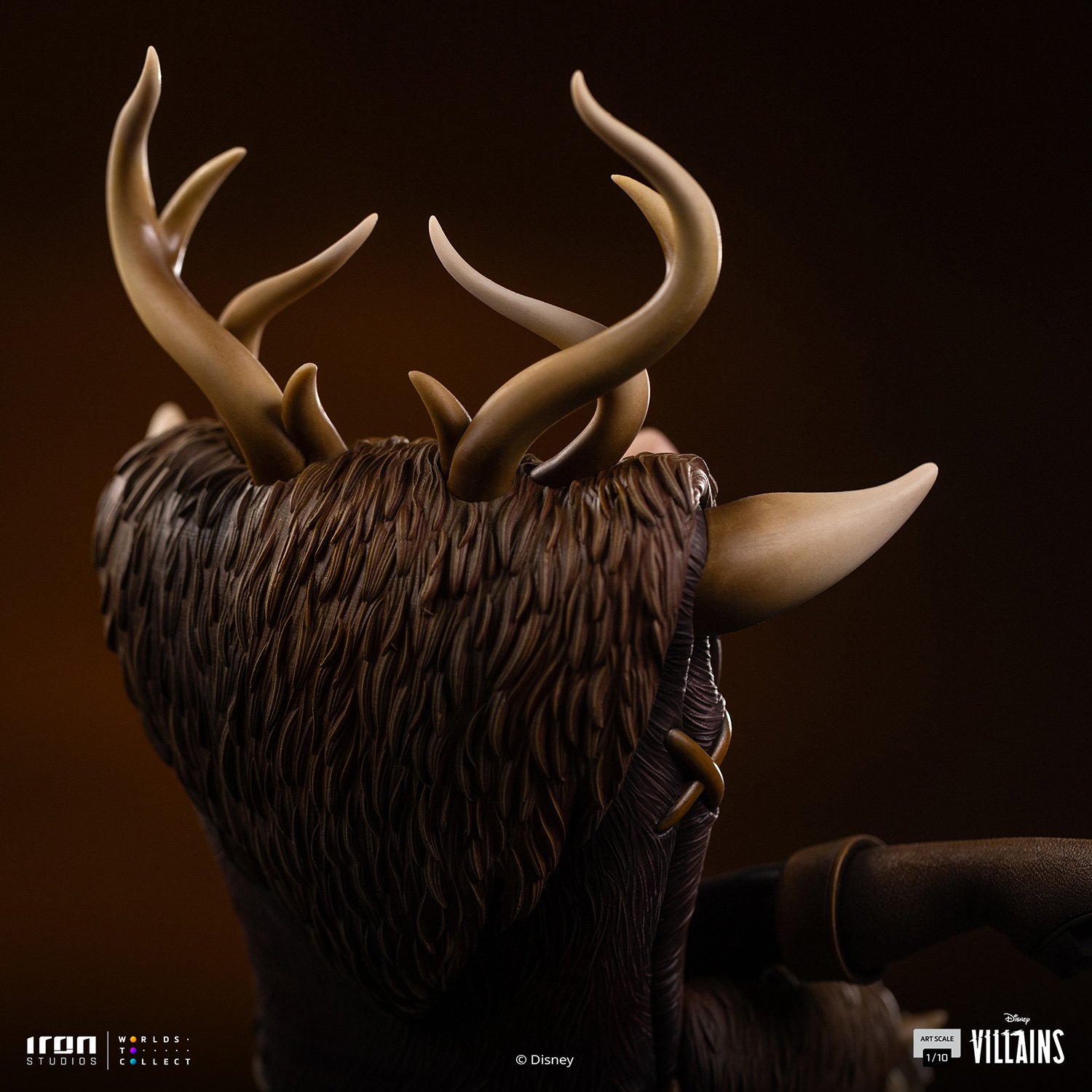 Gaston Deluxe 1:10 Scale Statue by Iron Studios — official photo 11