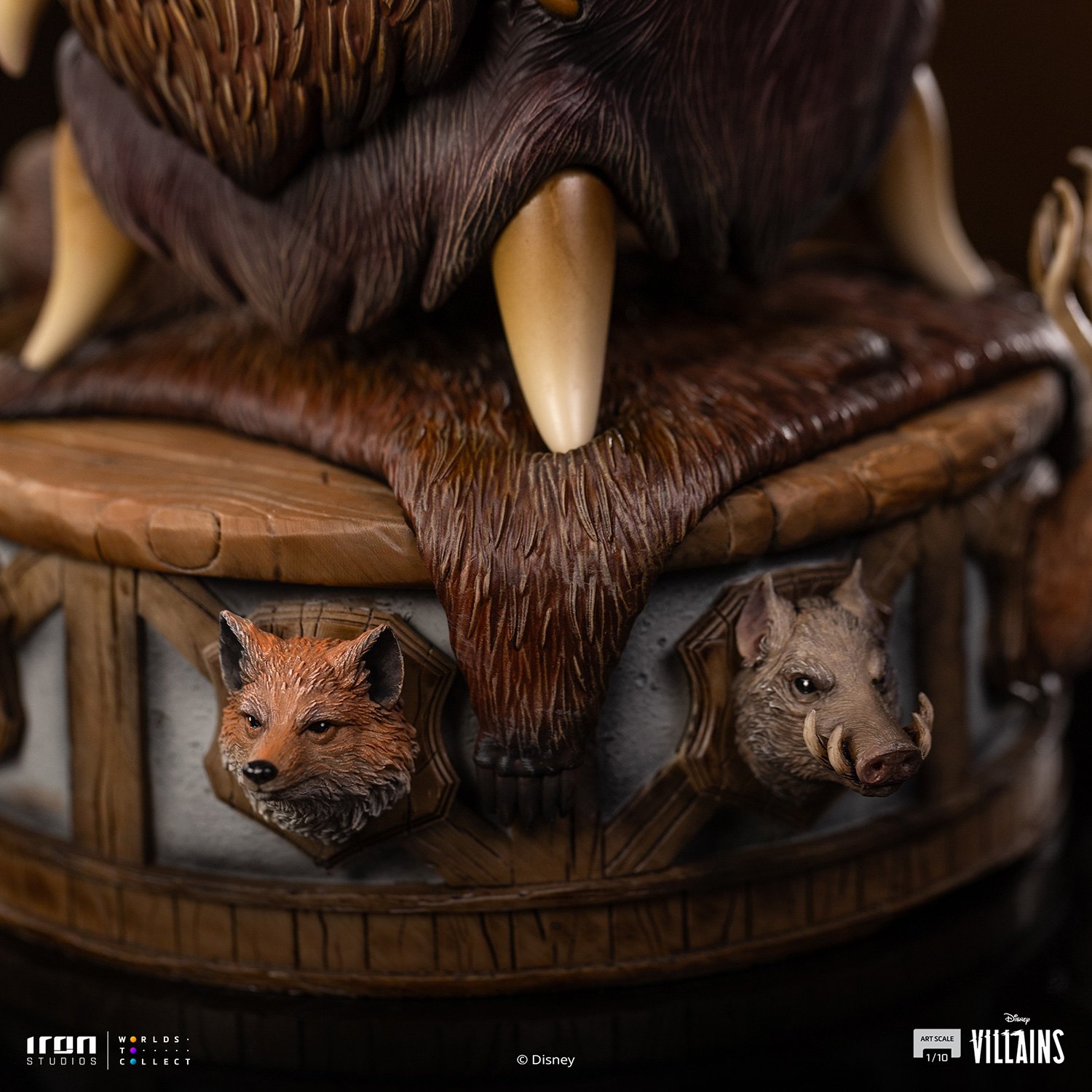 Gaston Deluxe 1:10 Scale Statue by Iron Studios — official photo 13
